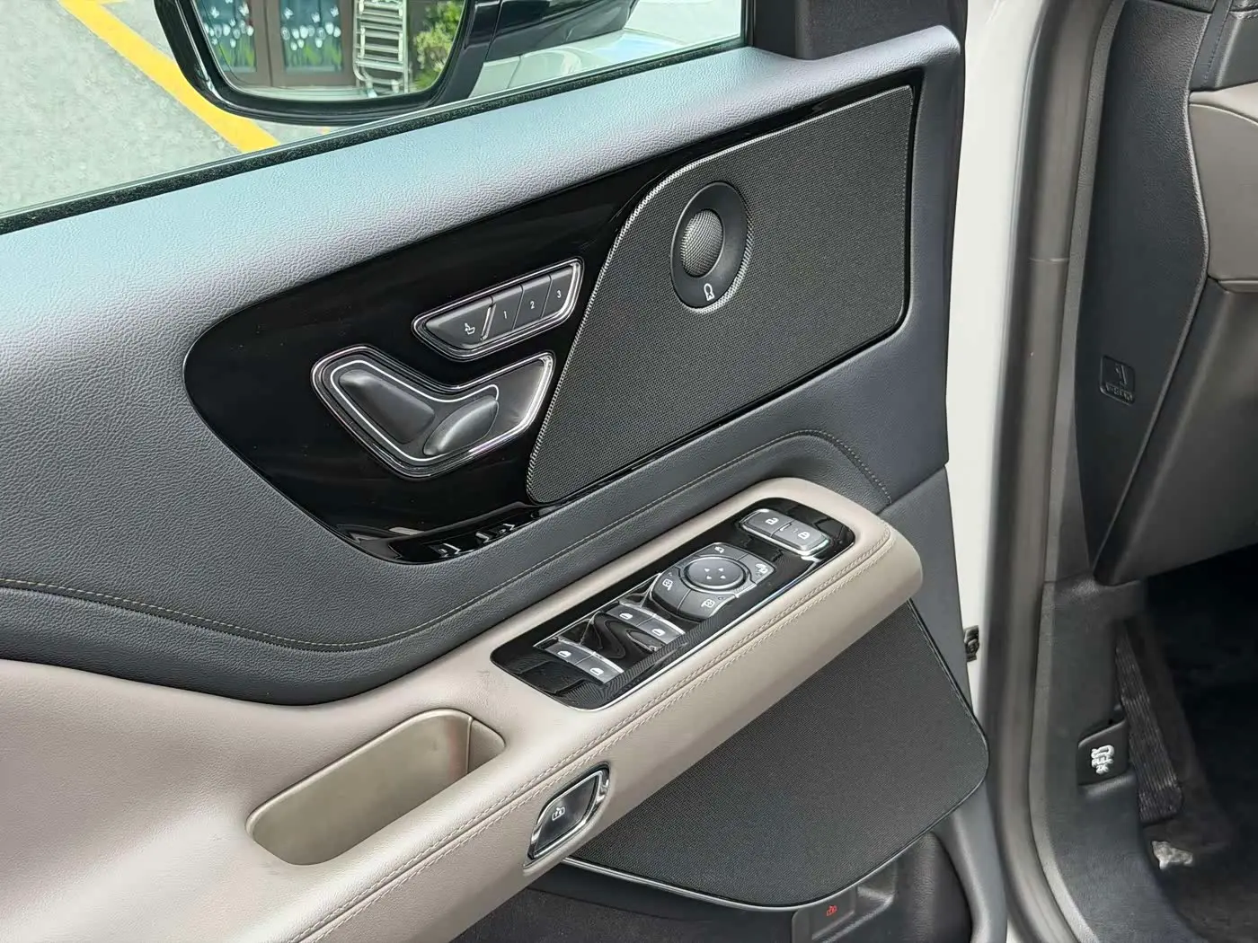 Lincoln Aviator 2025 — Şəkil 17/18