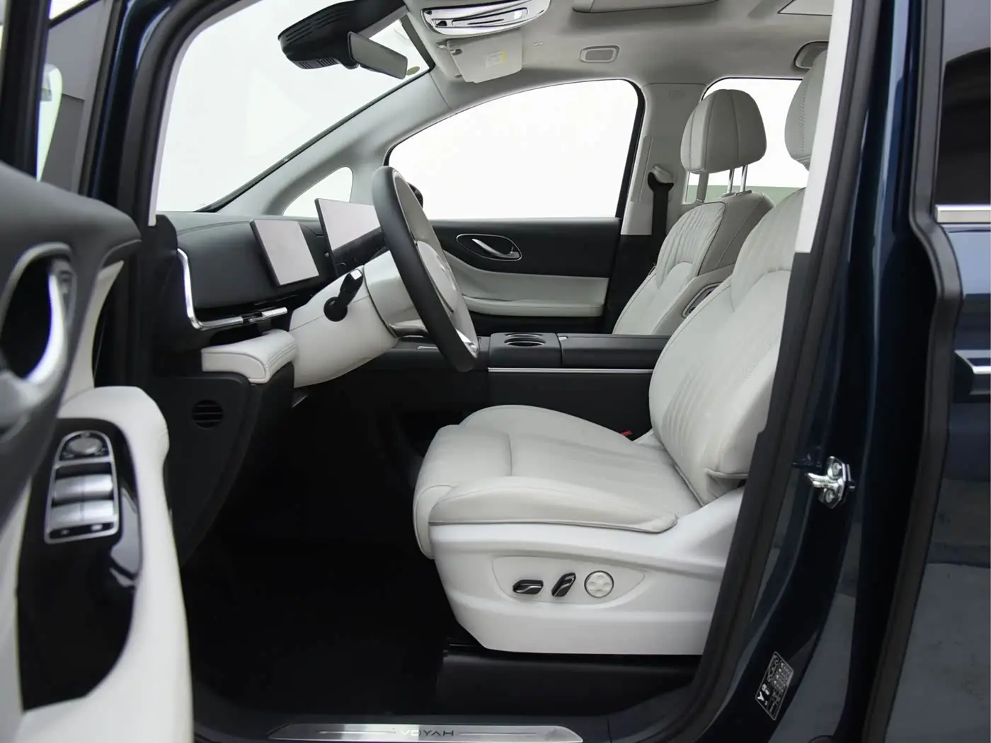 Voyah Auto Voyah Dreamer 2025 — Photo 12/20