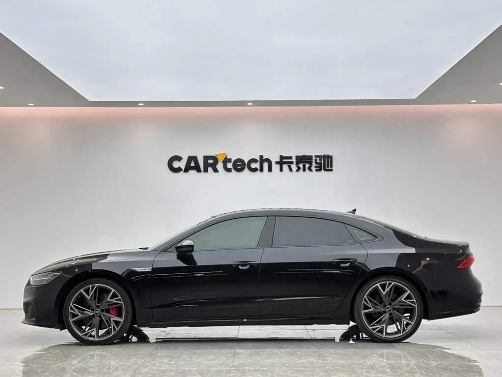 Audi A7L 2023 — Photo 2/17
