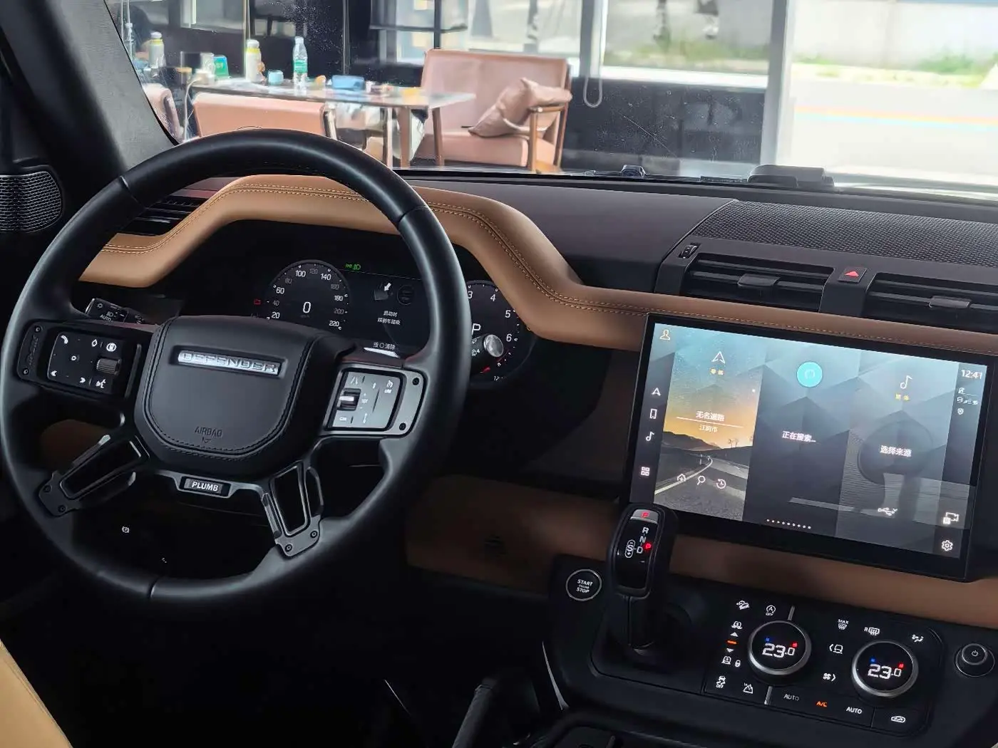Land Rover Defender 2024 — Photo 8/12