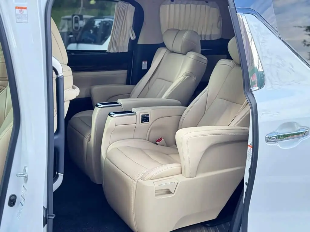 Toyota Alphard 2020 — Photo 8/9