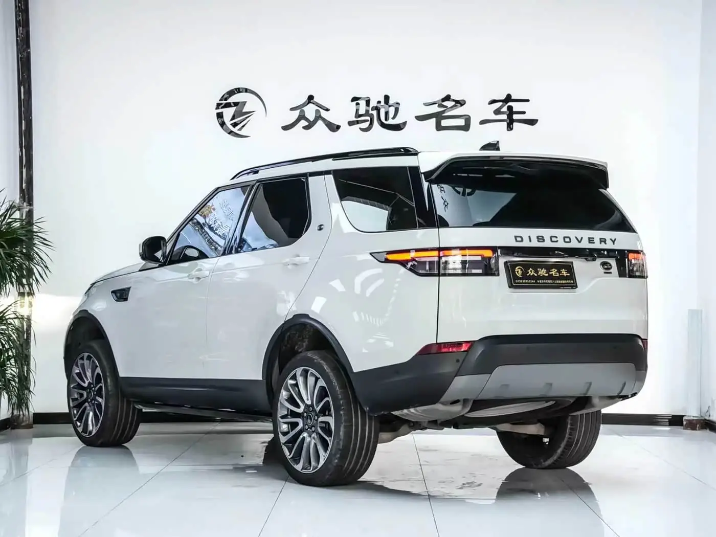Land Rover Discovery 2020 — Фото 12/12