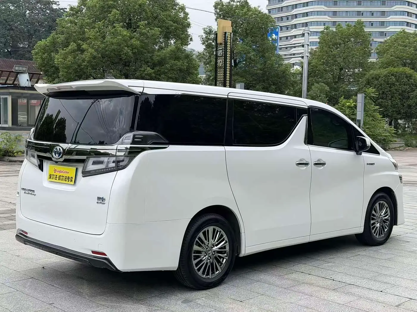 Toyota Vellfire 2020 — Photo 7/11