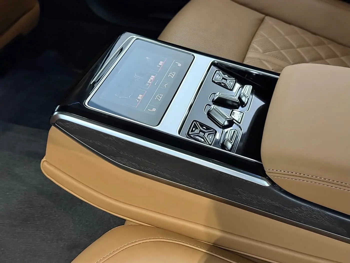 Audi A8 2024 — Photo 11/17