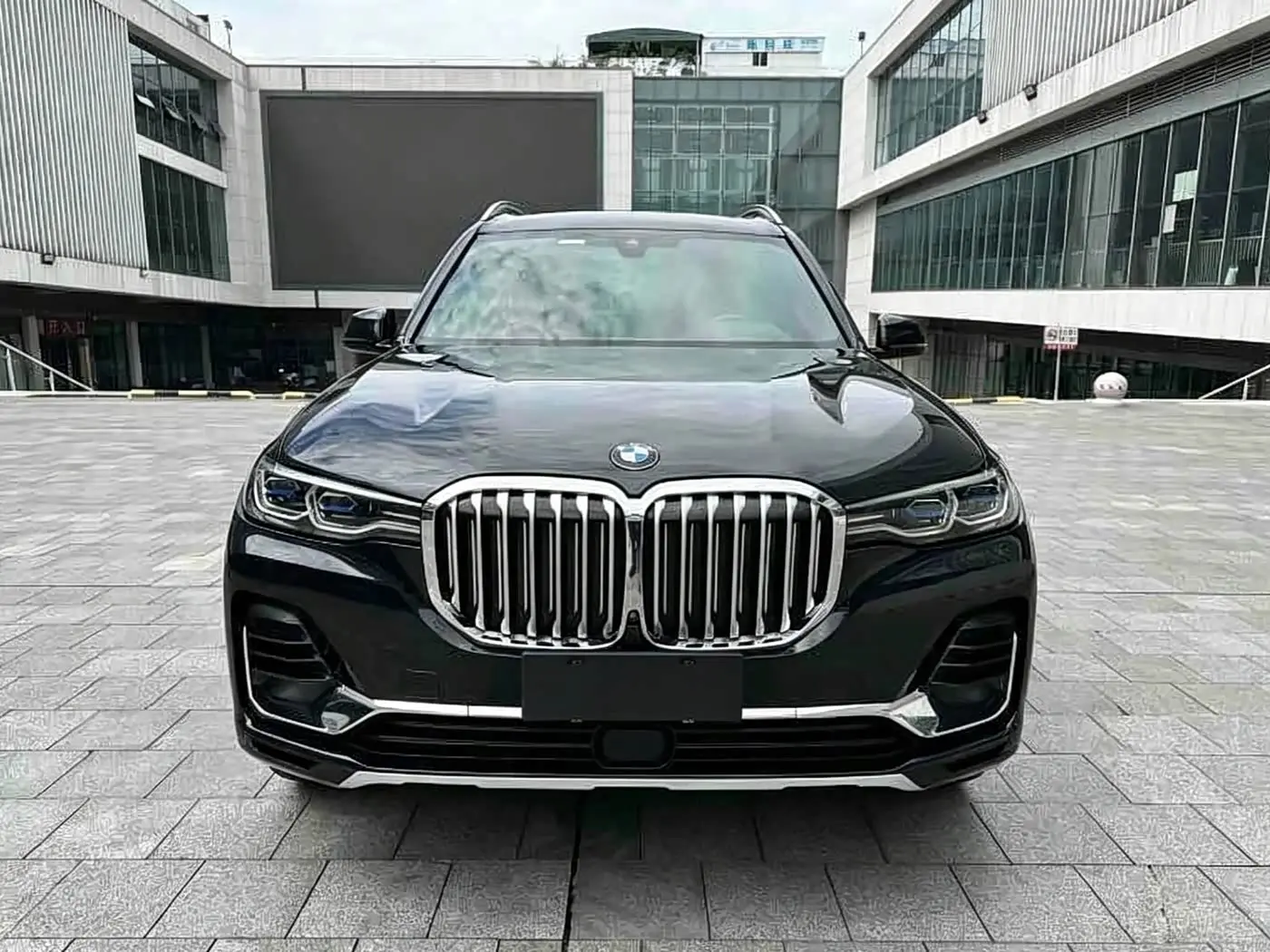 BMW X7 2020 — Photo 3/15