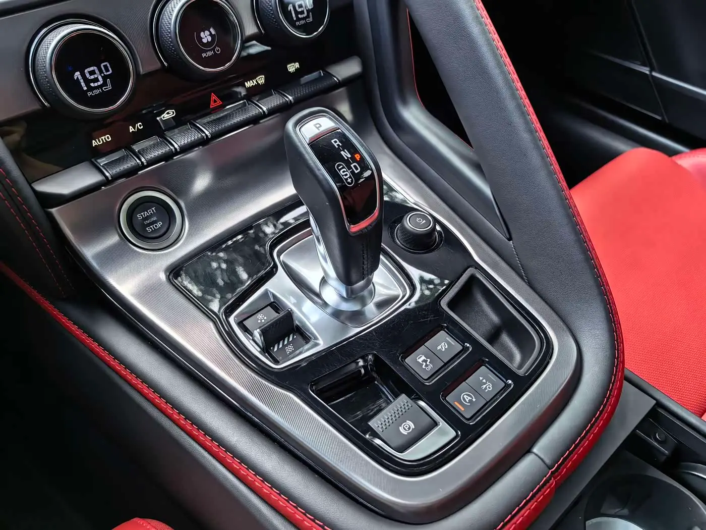 Jaguar F-TYPE 2024 — Photo 10/16
