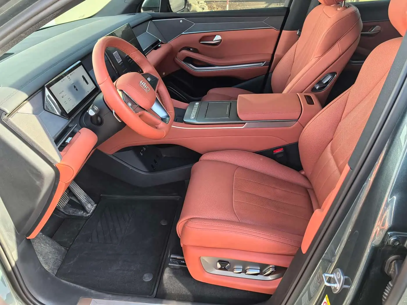 BYD Tang L 2025 — Photo 6/11