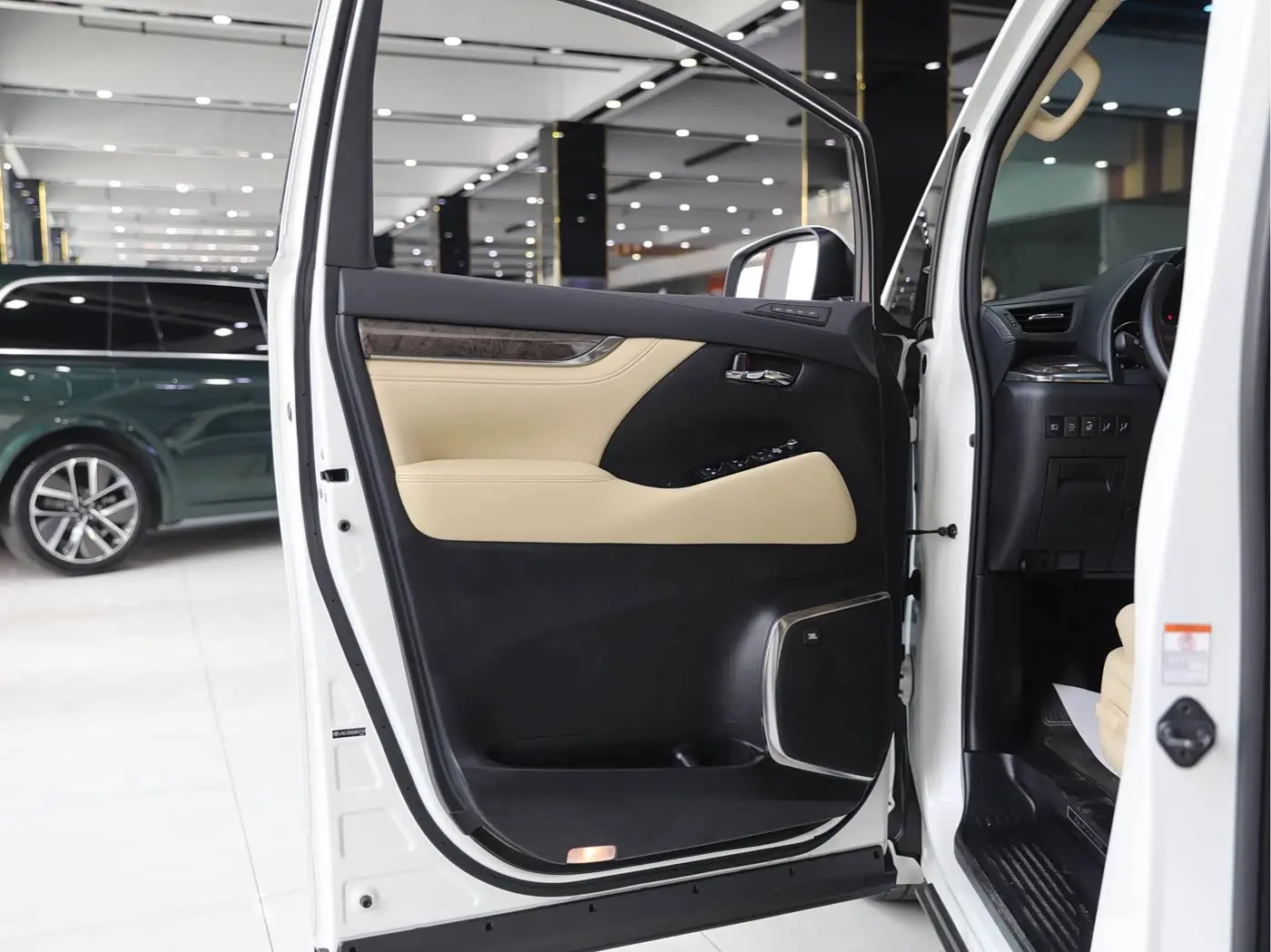 Toyota Alphard 2019 — Şəkil 6/17