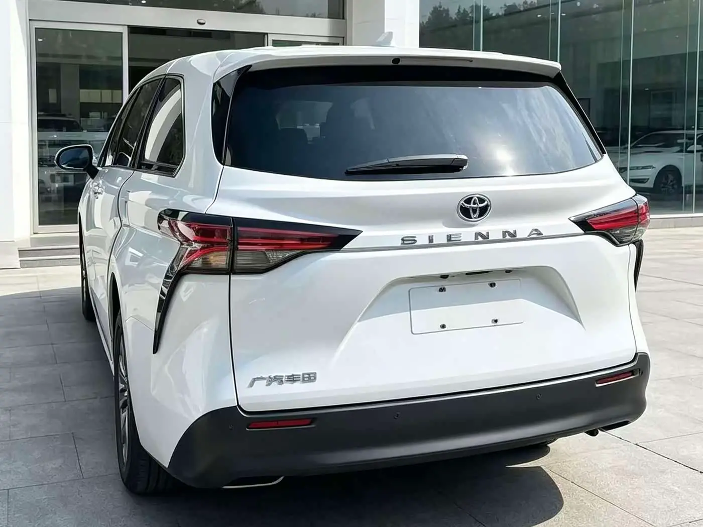 Toyota Sienna 2026 — Photo 3/9
