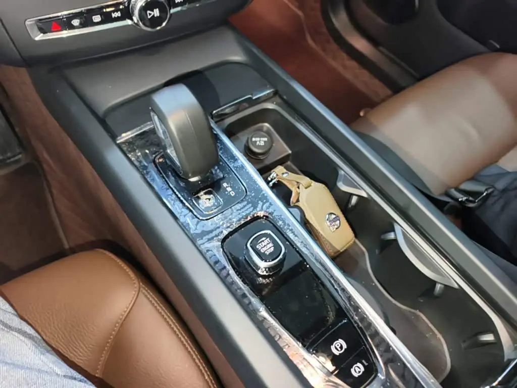 Volvo XC60 2025 — Фото 14/20