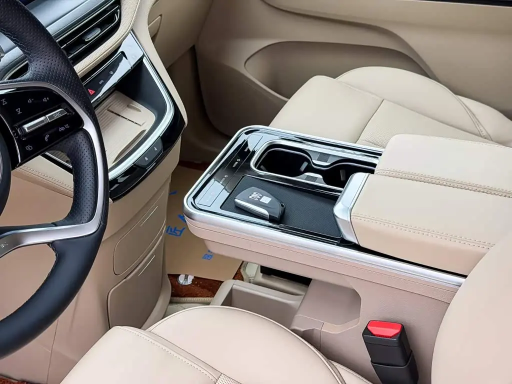 Buick GL8 New Energy 2025 — Photo 4/17