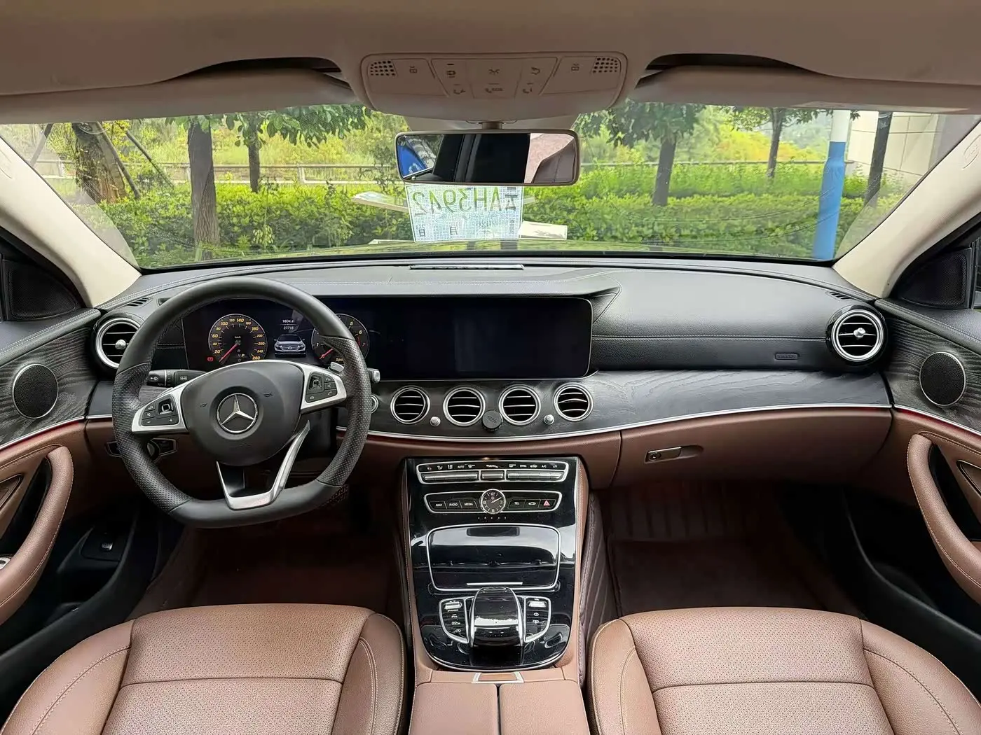 Mercedes-Benz E-Class 2017 — Photo 5/9