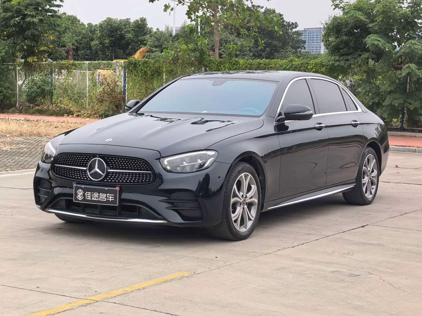Mercedes-Benz E-Class 2023 — Photo 1/17