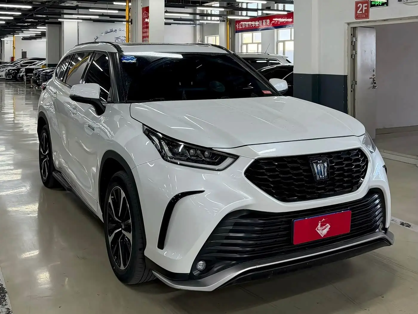 Toyota Crown Kluger 2022 — Photo 3/9