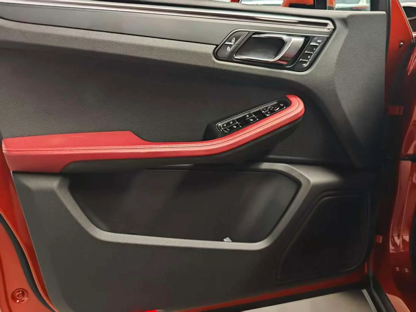 Porsche Macan 2023 — Photo 12/14
