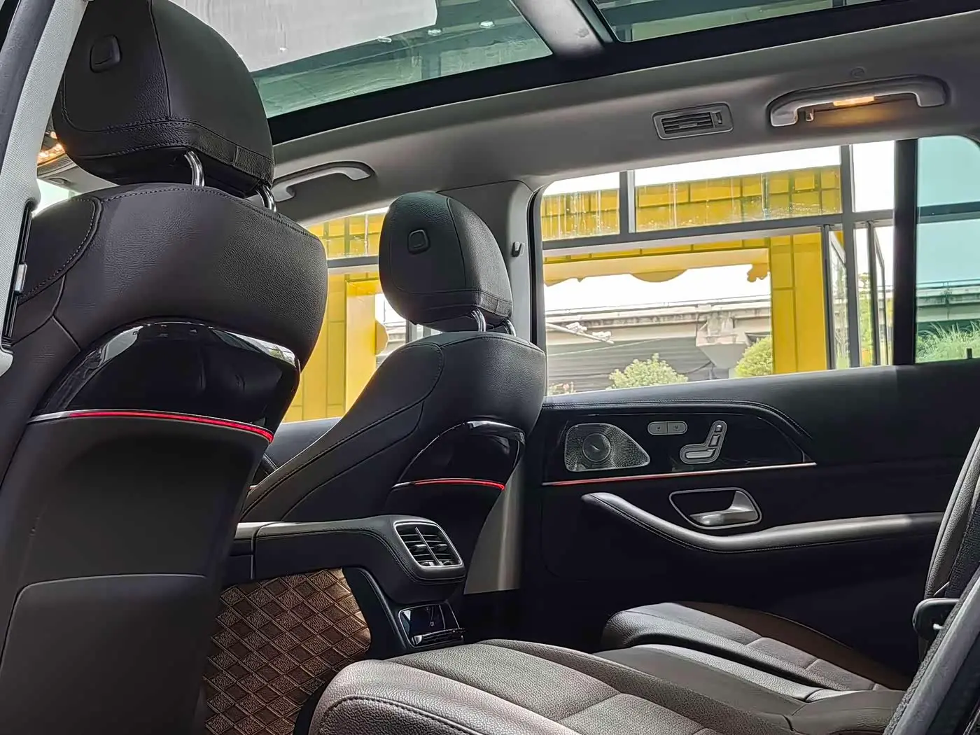 Mercedes-Benz GLS 2021 — Photo 16/20