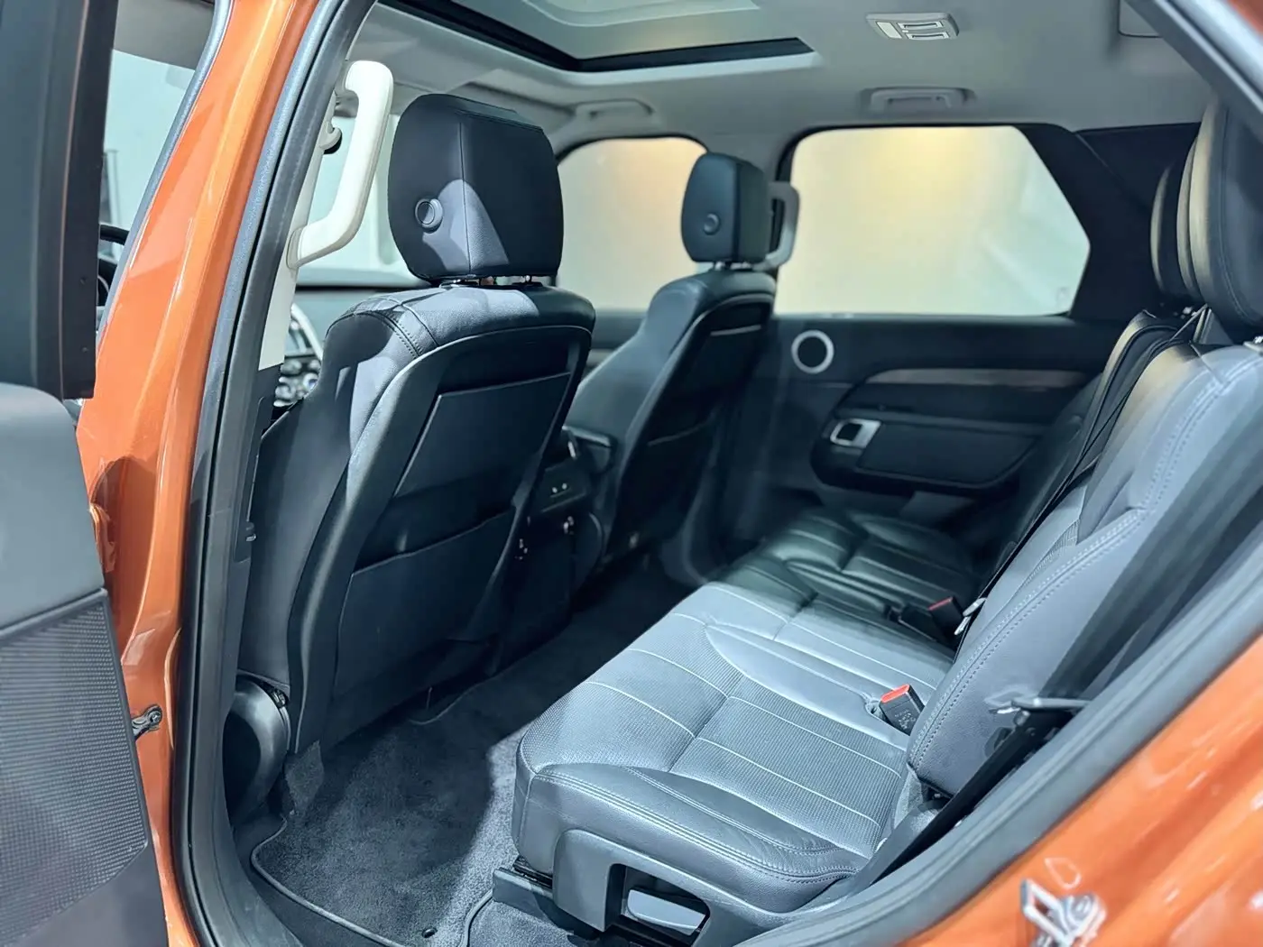 Land Rover Discovery 2017 — Şəkil 16/17