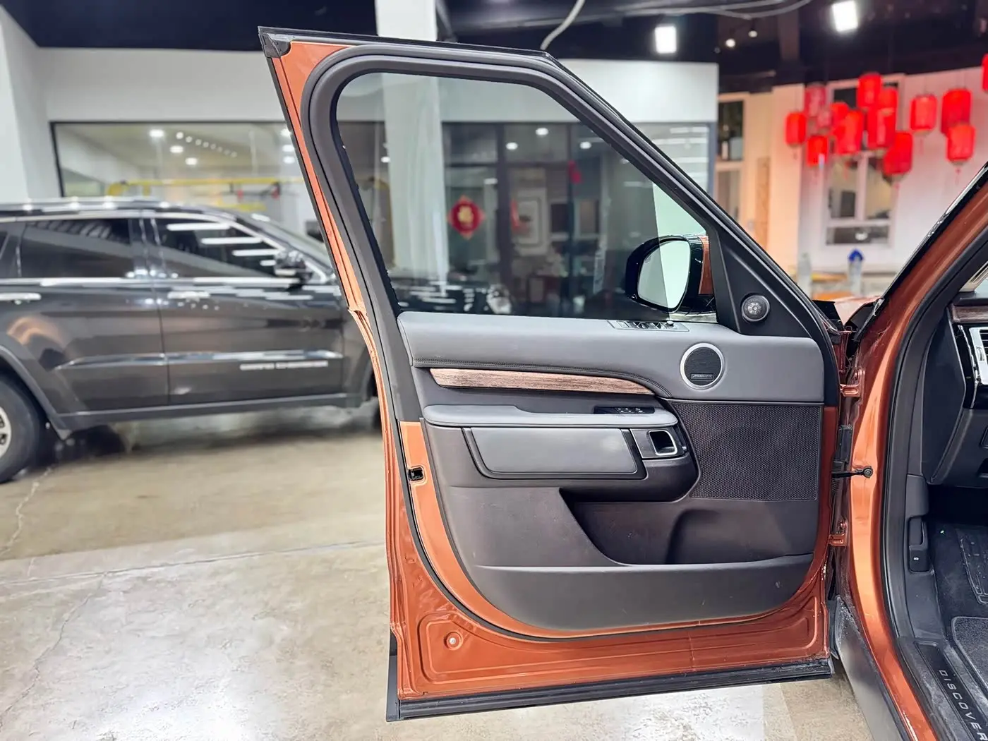 Land Rover Discovery 2017 — Şəkil 8/17