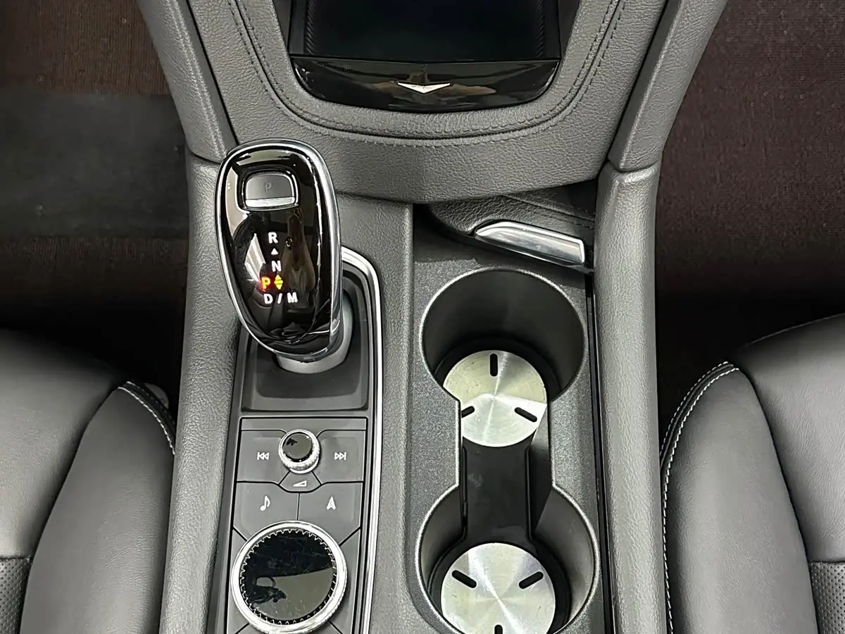 Cadillac XT6 2021 — ფოტო 18/20