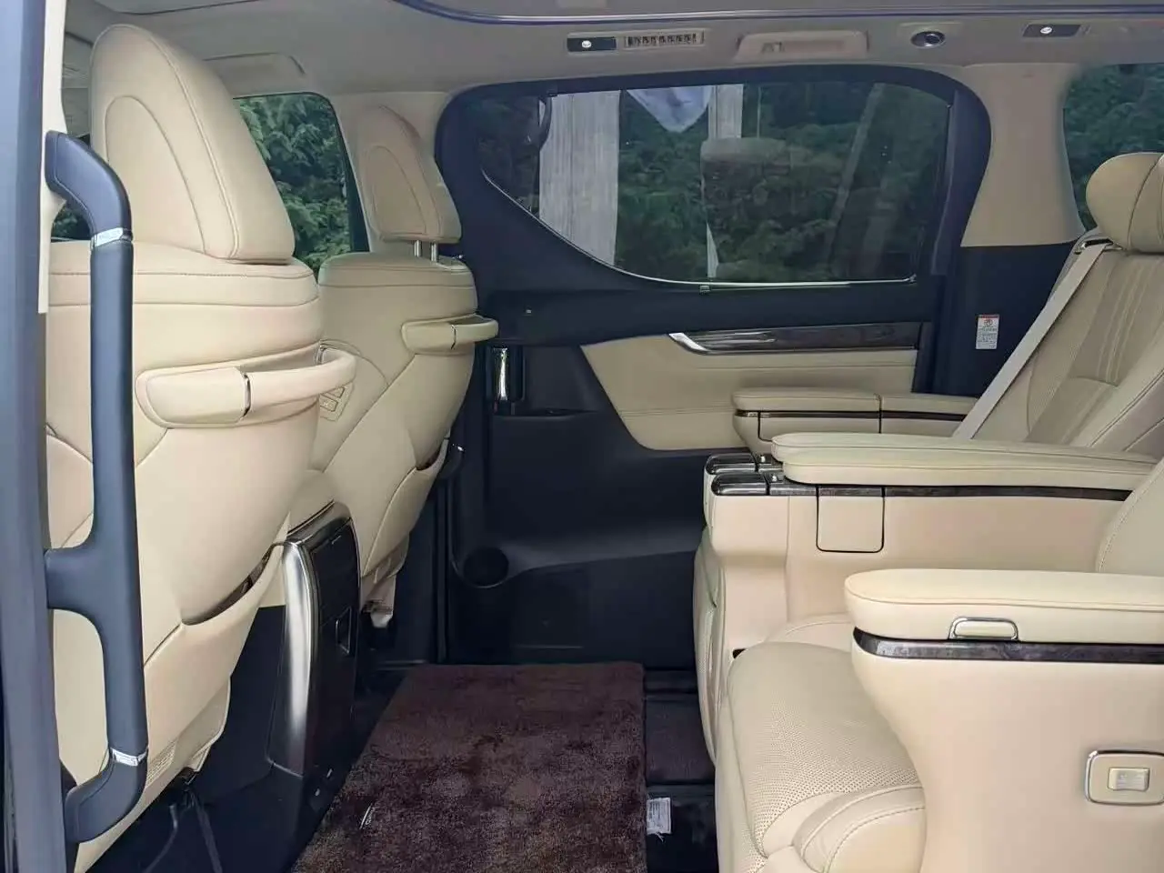 Toyota Alphard 2019 — Photo 11/13