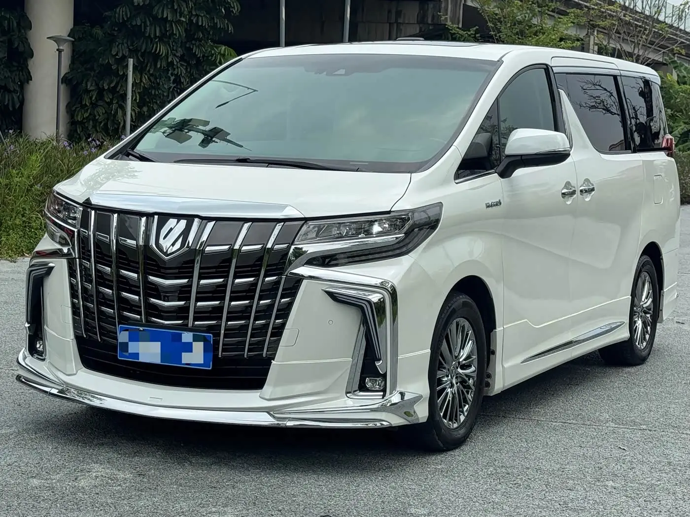Toyota Alphard 2020 — Photo 1/18