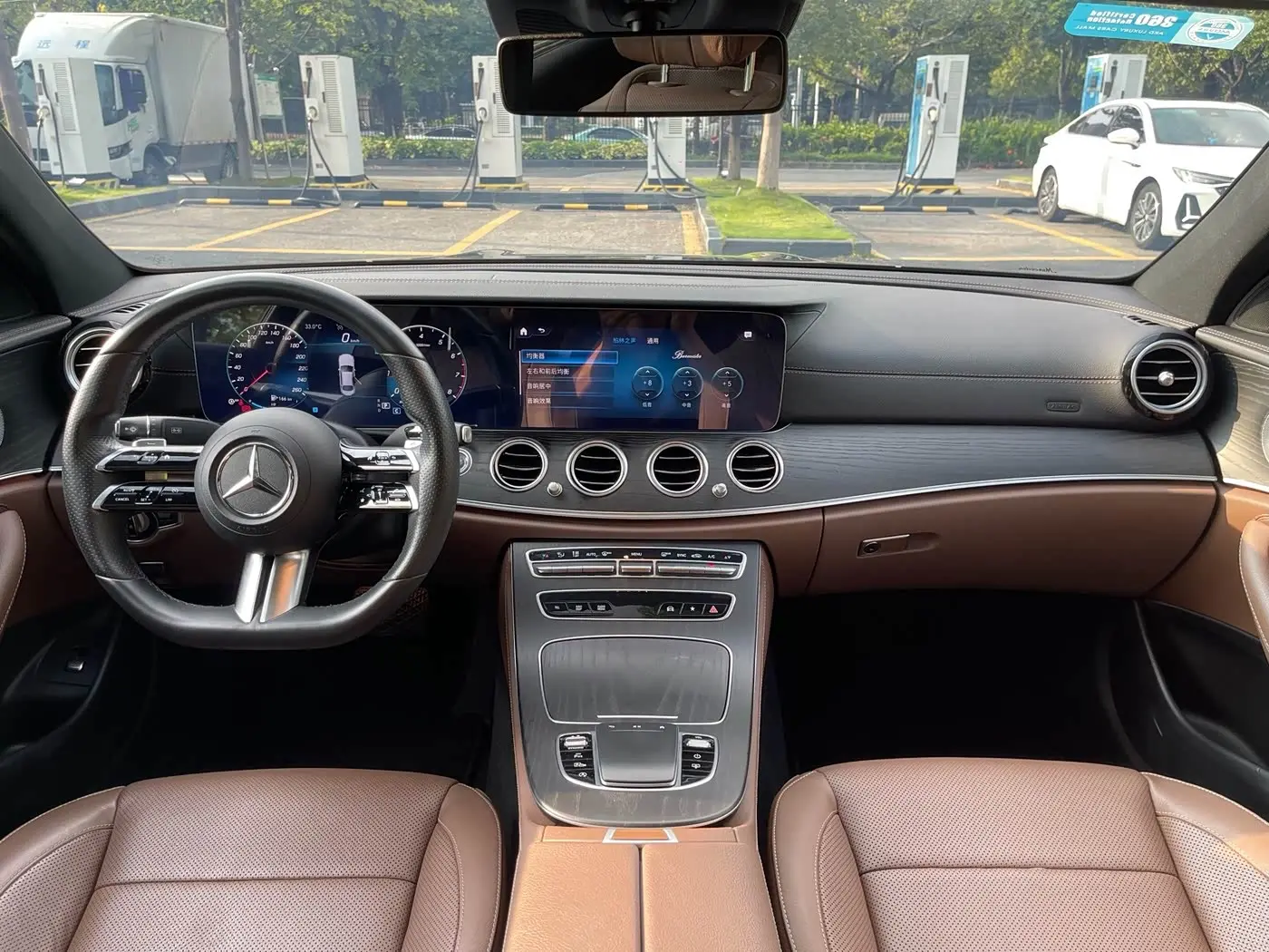 Mercedes-Benz E-Class 2021 — Photo 17/20