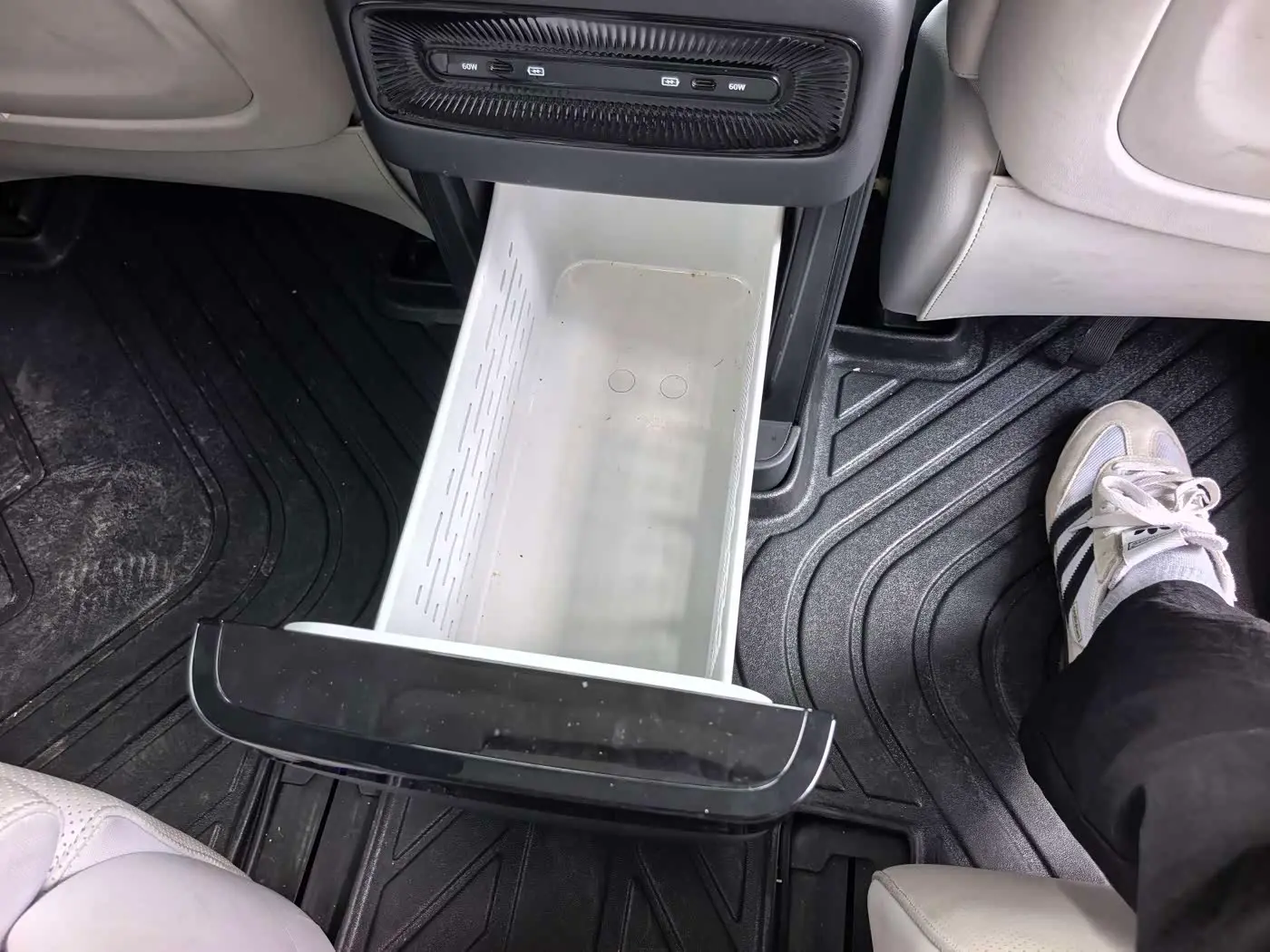 Voyah Auto Voyah Dreamer 2024 — Şəkil 10/20
