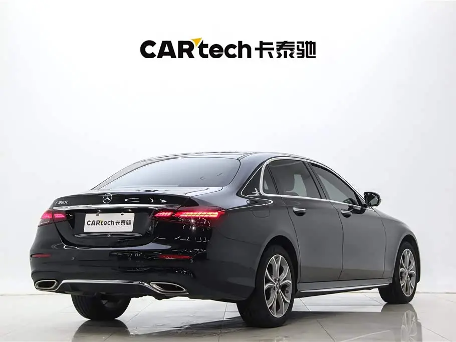 Mercedes-Benz E-Class 2023 — Photo 5/20