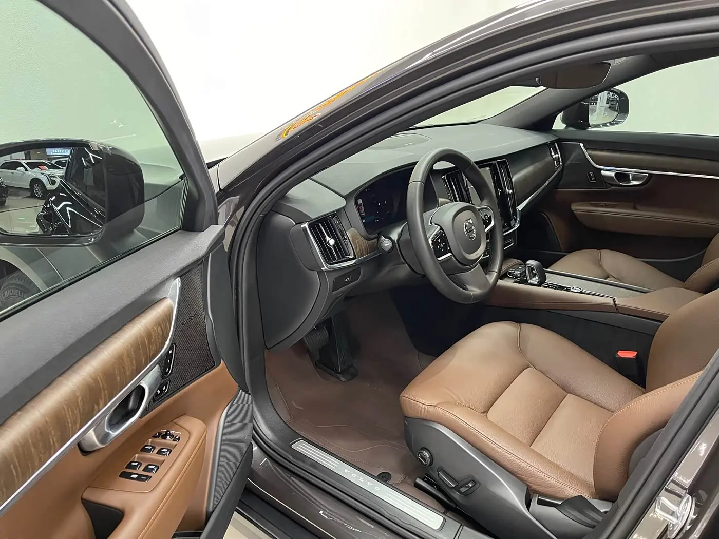 Volvo V90 2025 — Photo 14/19