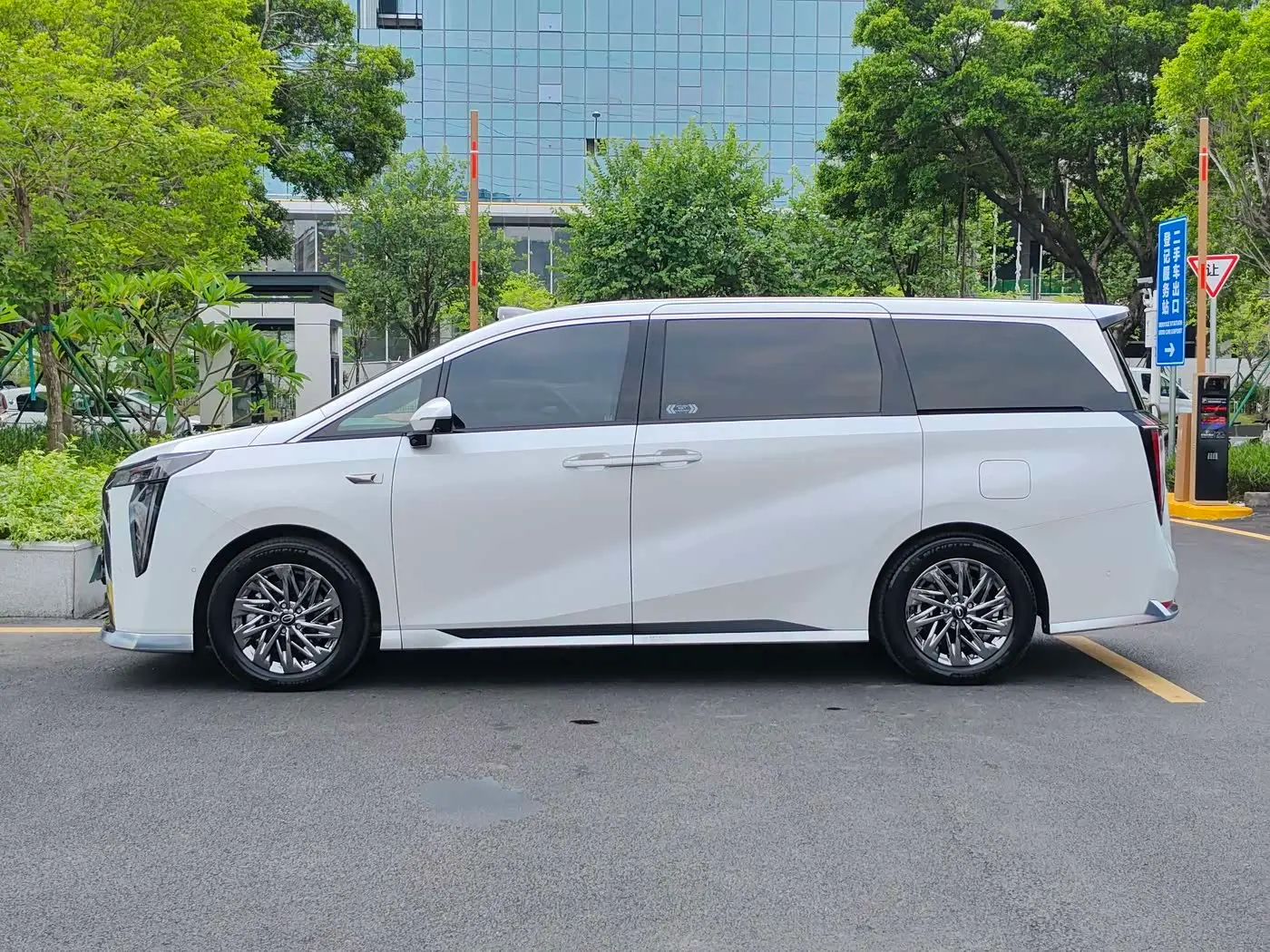 GAC Trumpchi Trumpchi Xiangwang M8 2025 — Photo 4/20