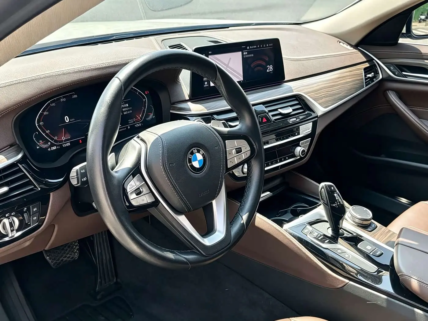 BMW 5 Series 2020 — Photo 8/15
