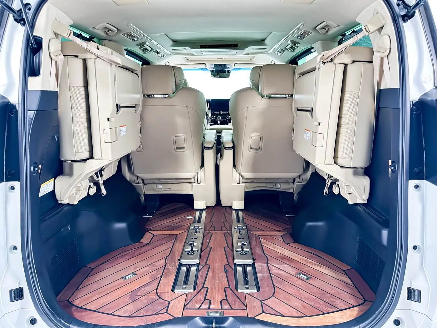 Toyota Vellfire 2021 — Photo 14/16