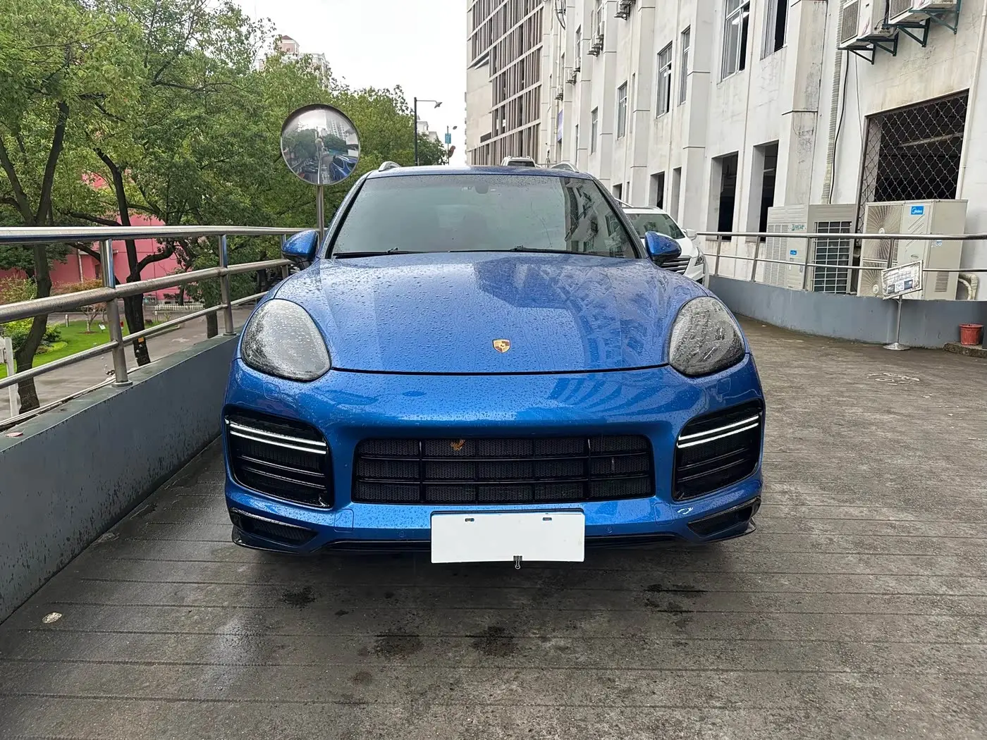 Porsche Cayenne 2017 — Photo 2/14