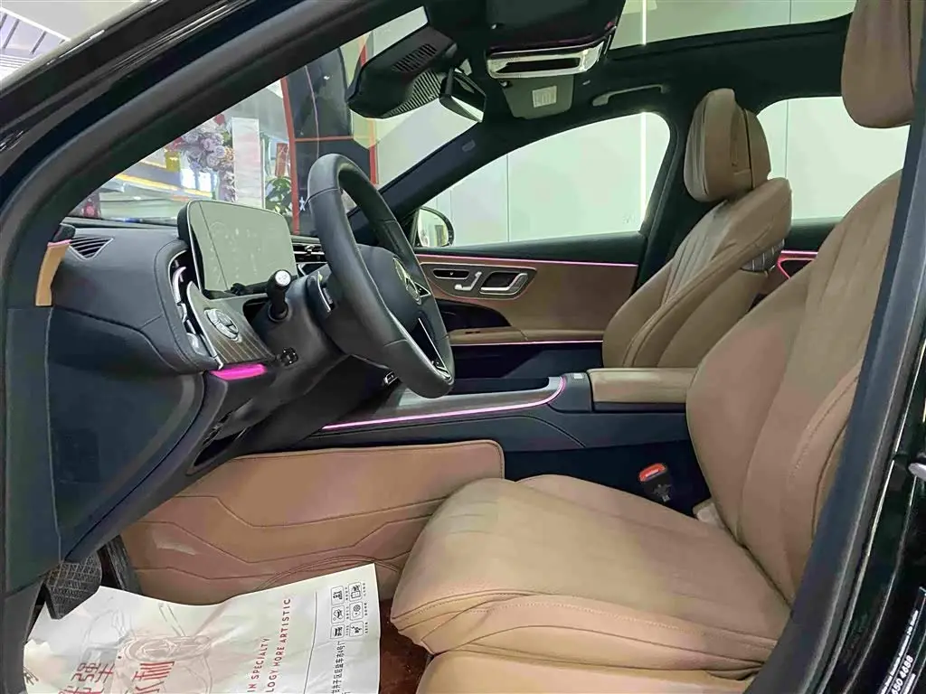 Mercedes-Benz E-Class 2024 — Photo 7/18