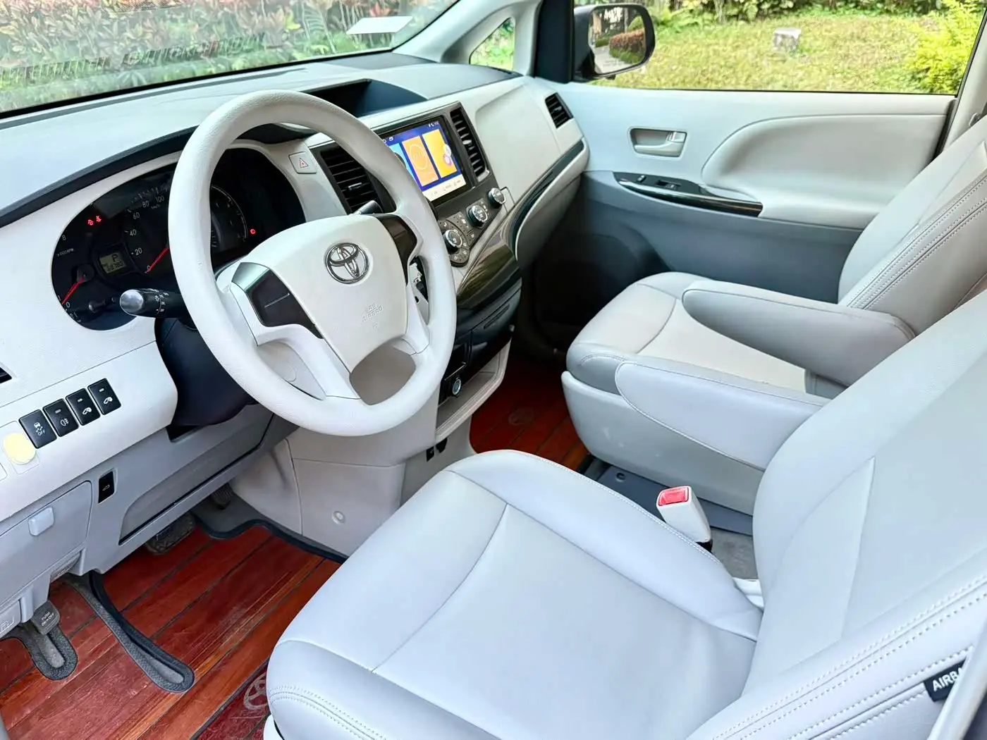 Toyota Sienna 2015 — Фото 5/15