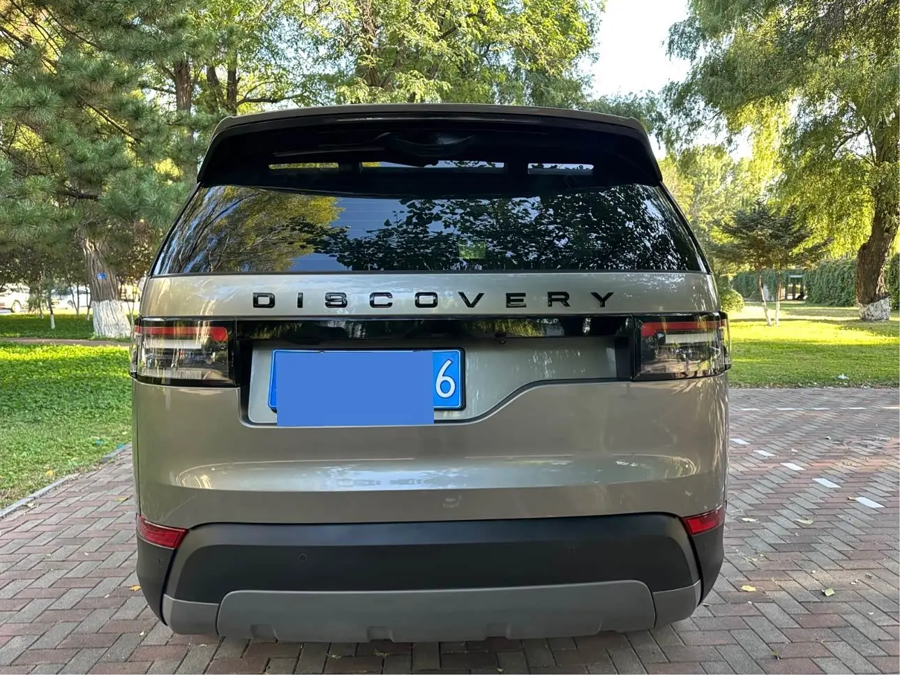 Land Rover Discovery 2018 — Фото 6/20