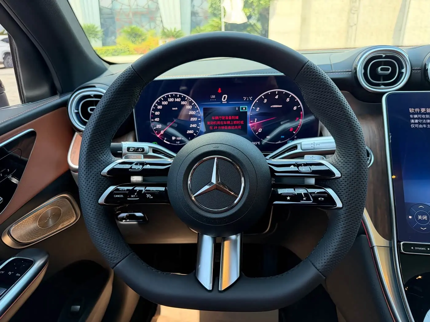 Mercedes-Benz GLC 2024 — Фото 14/15