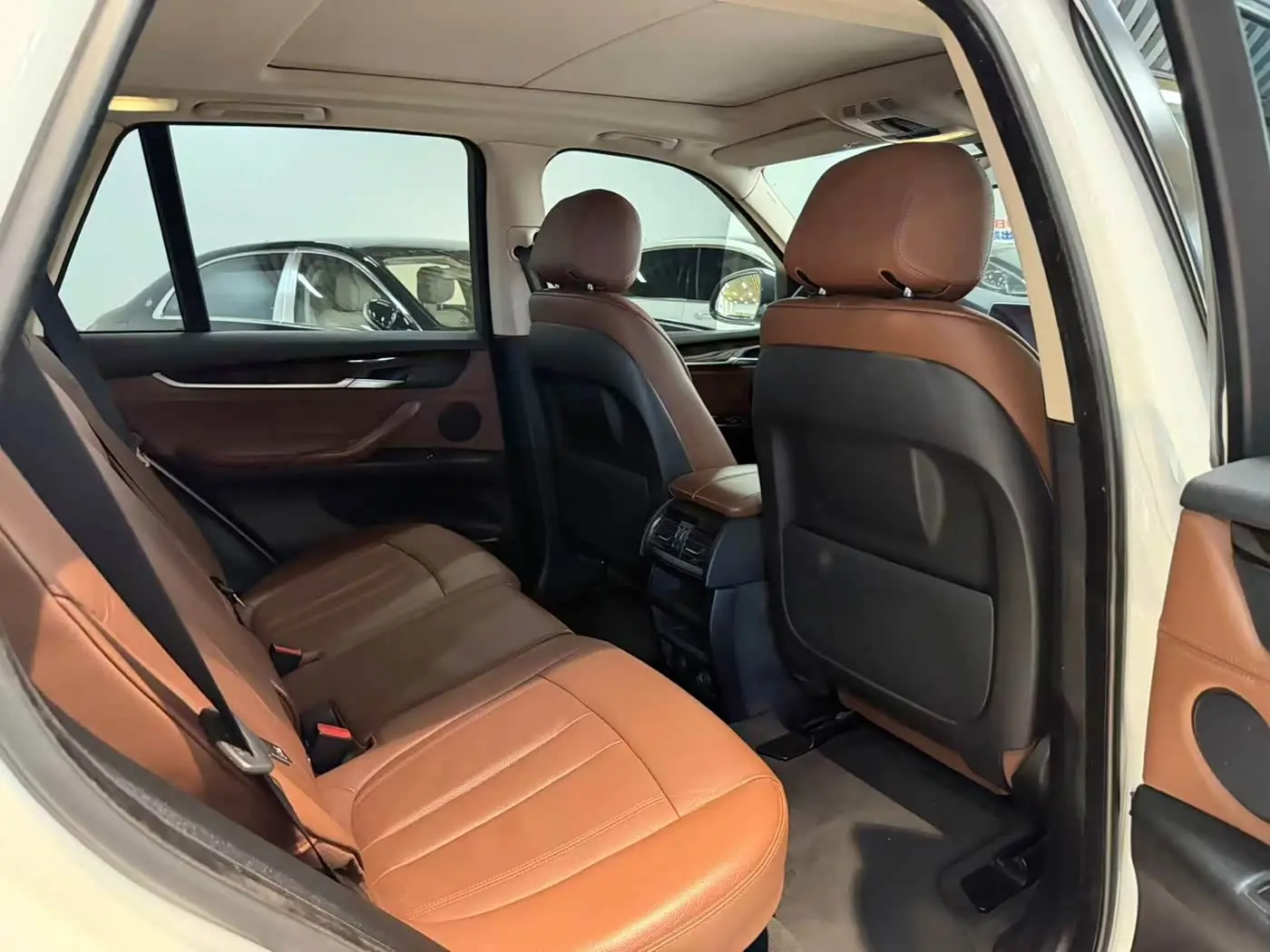 BMW X5 2015 — Фото 9/16