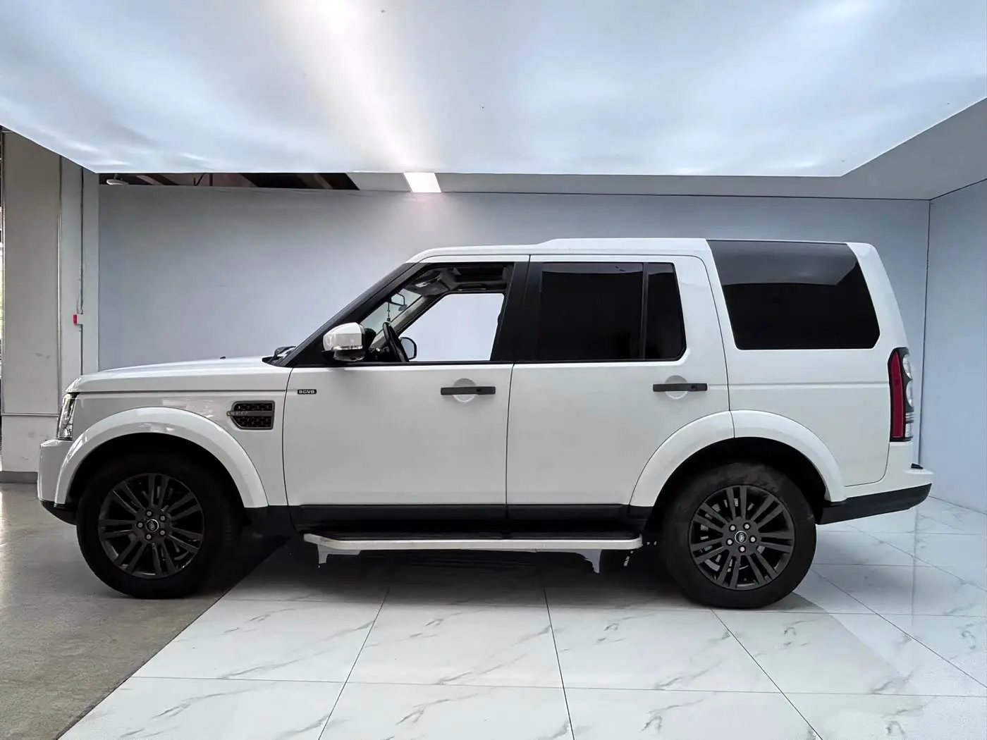 Land Rover Discovery 2017 — Photo 4/20