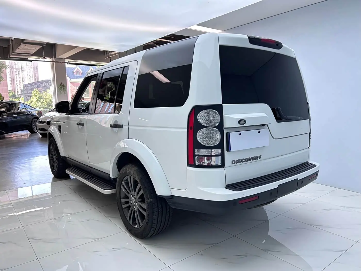 Land Rover Discovery 2017 — Photo 5/20
