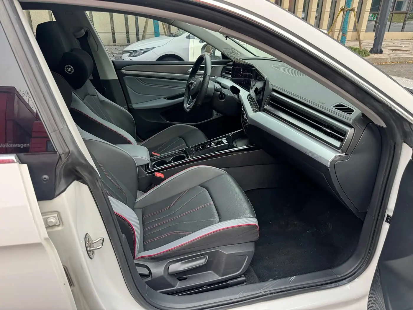 Volkswagen Lamando 2023 — Photo 6/17