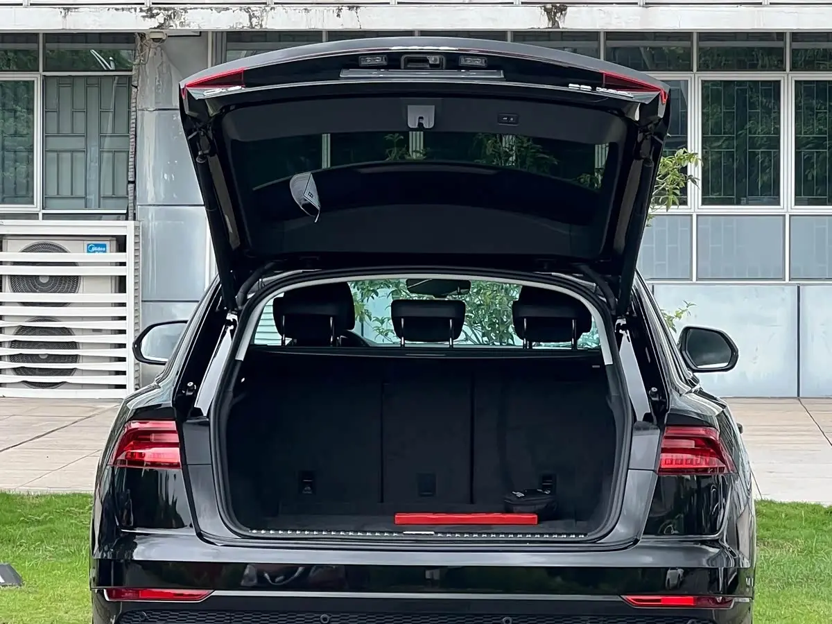 Audi Q8 2023 — Фото 9/20
