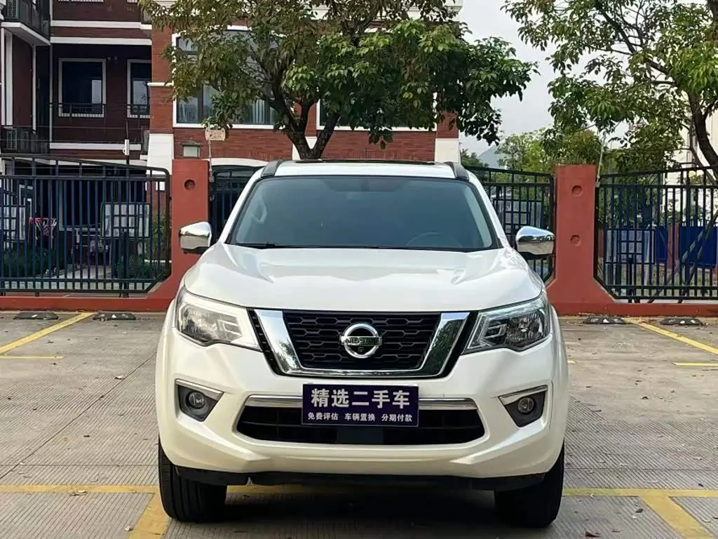 Nissan Terra 2018 — Фото 2/9
