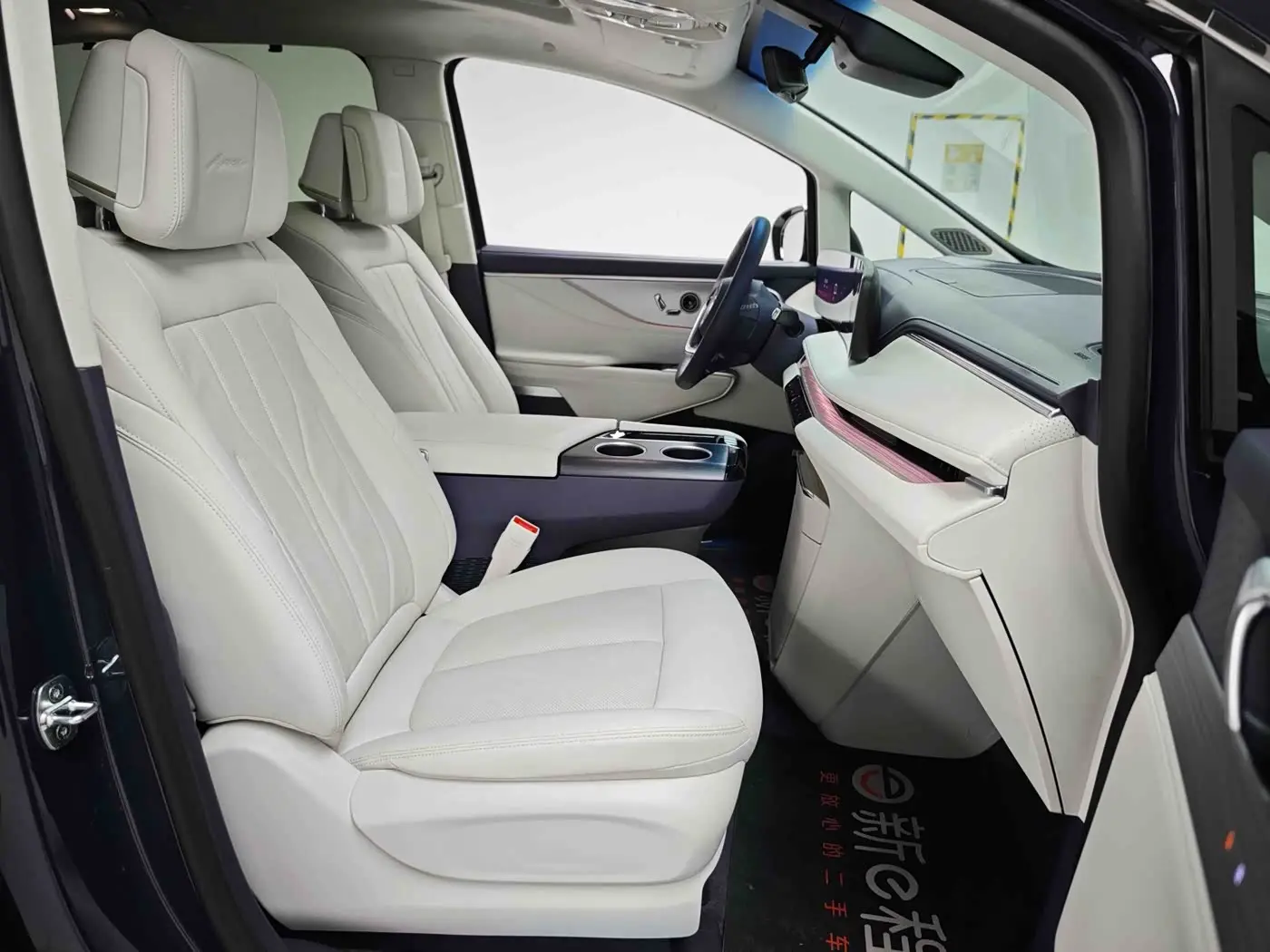 Buick GL8 New Energy 2025 — Şəkil 8/9