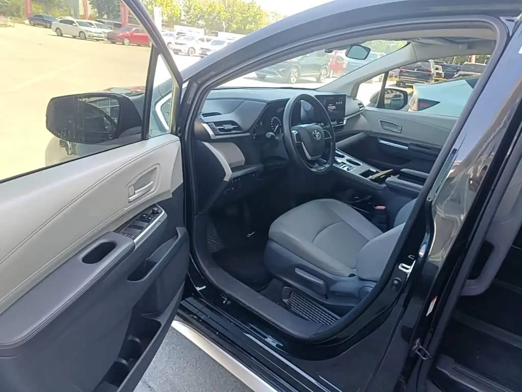 Toyota Granvia 2025 — Photo 16/20