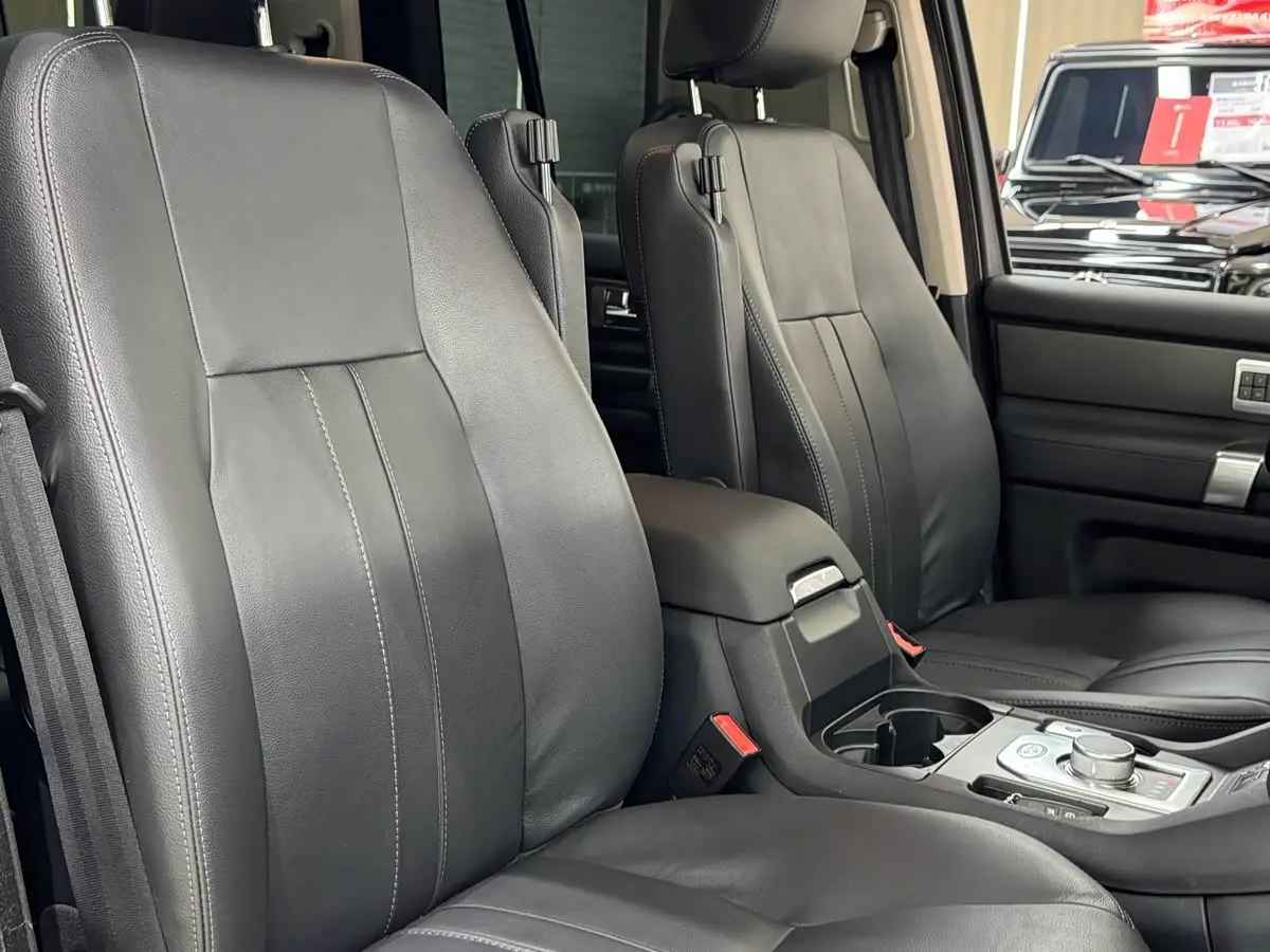 Land Rover Discovery 2017 — Şəkil 12/18