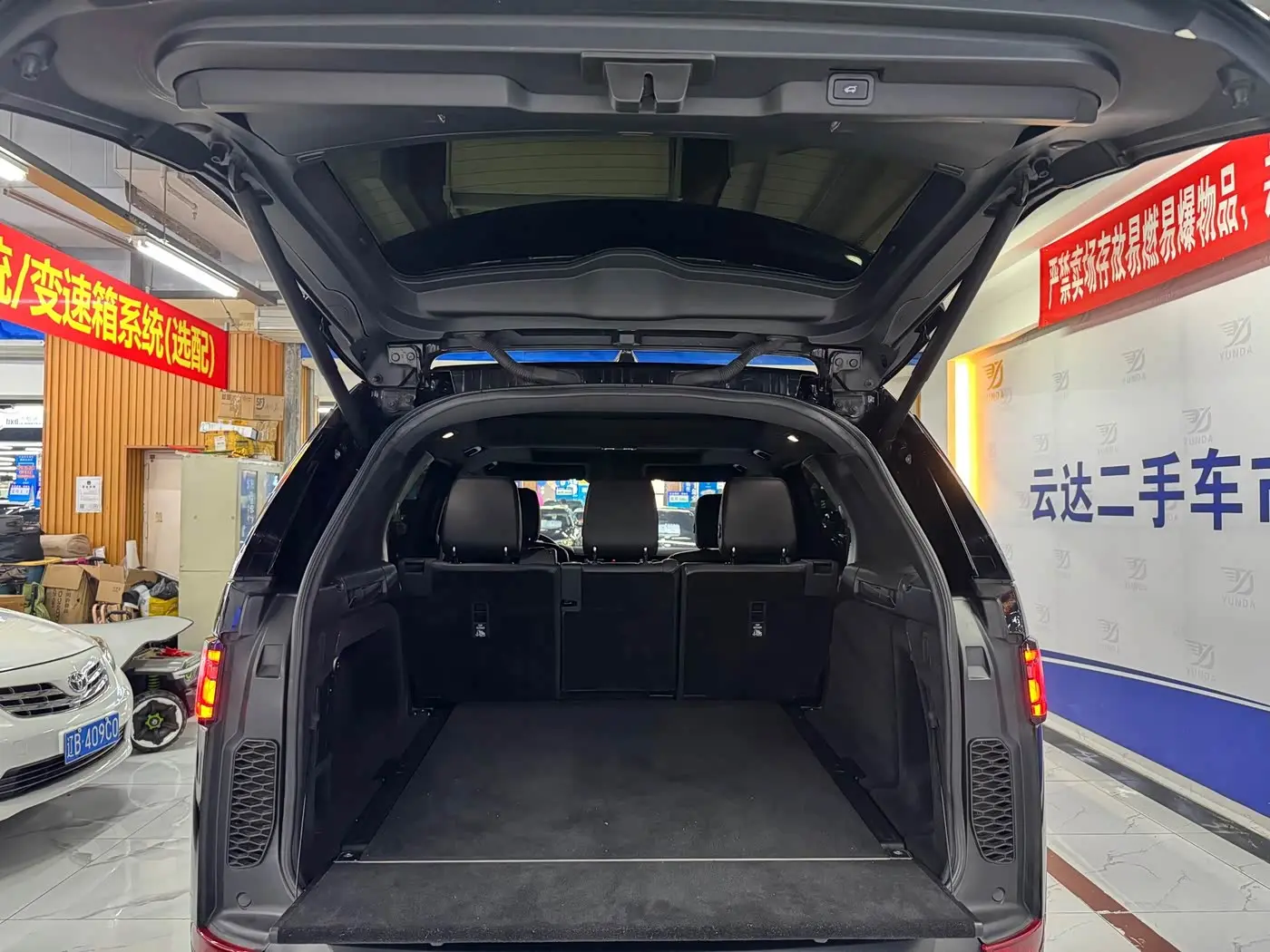 Land Rover Discovery 2019 — Photo 10/13