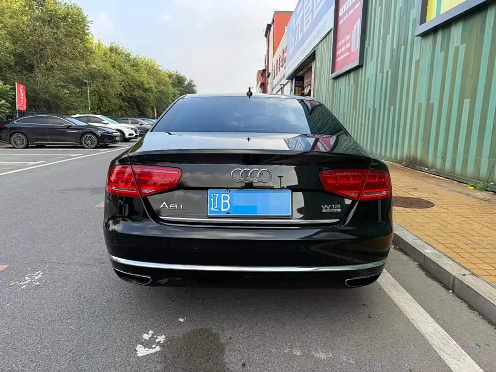 Audi A8 2011 — Photo 15/16