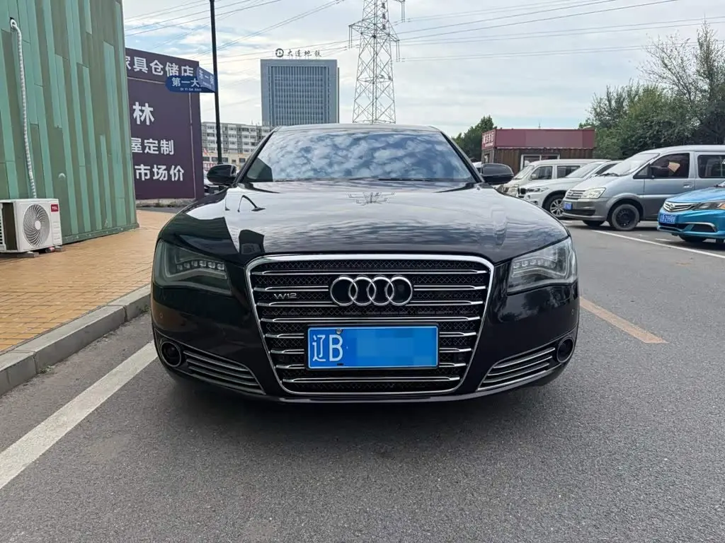 Audi A8 2011 — Photo 2/16