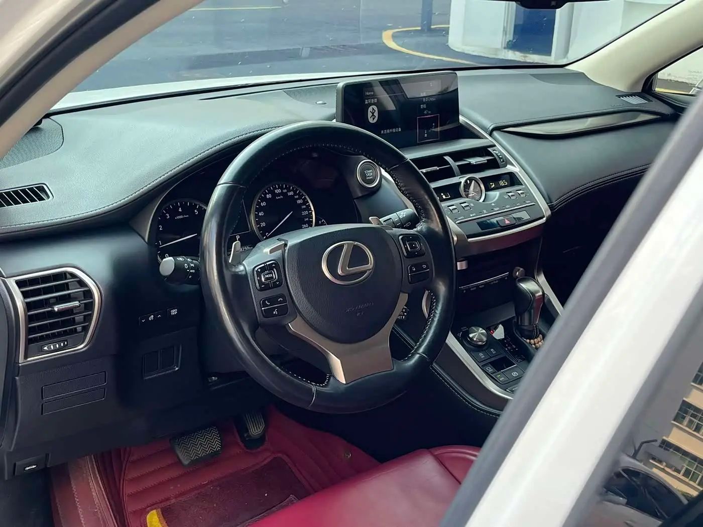 Lexus NX 2018 — Фото 9/17